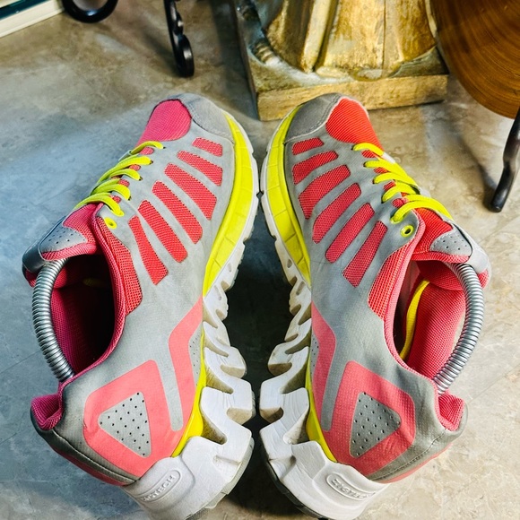 Reebok Zig Tech Womens Running Training Shoes Pink Yellow Size 10 - Picture 7 of 10
